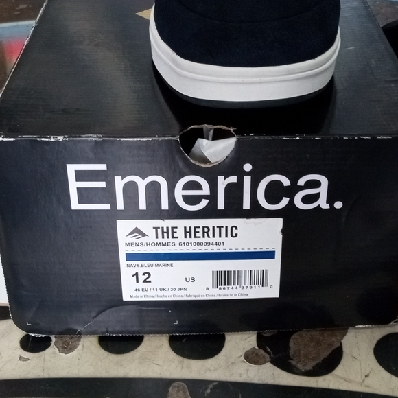 Heretic Emerica - Picture 3 of 6